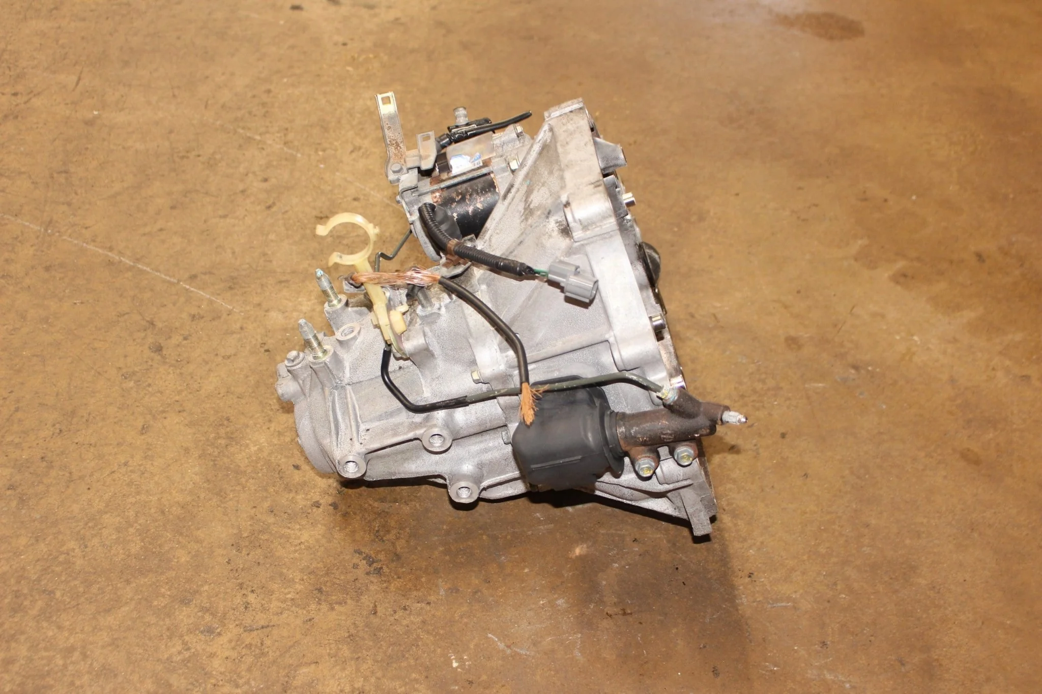 1992-2000 Honda Civic5 Speed Manual JDM Transmission D16 1.6L 4 Cylinders - Image 4