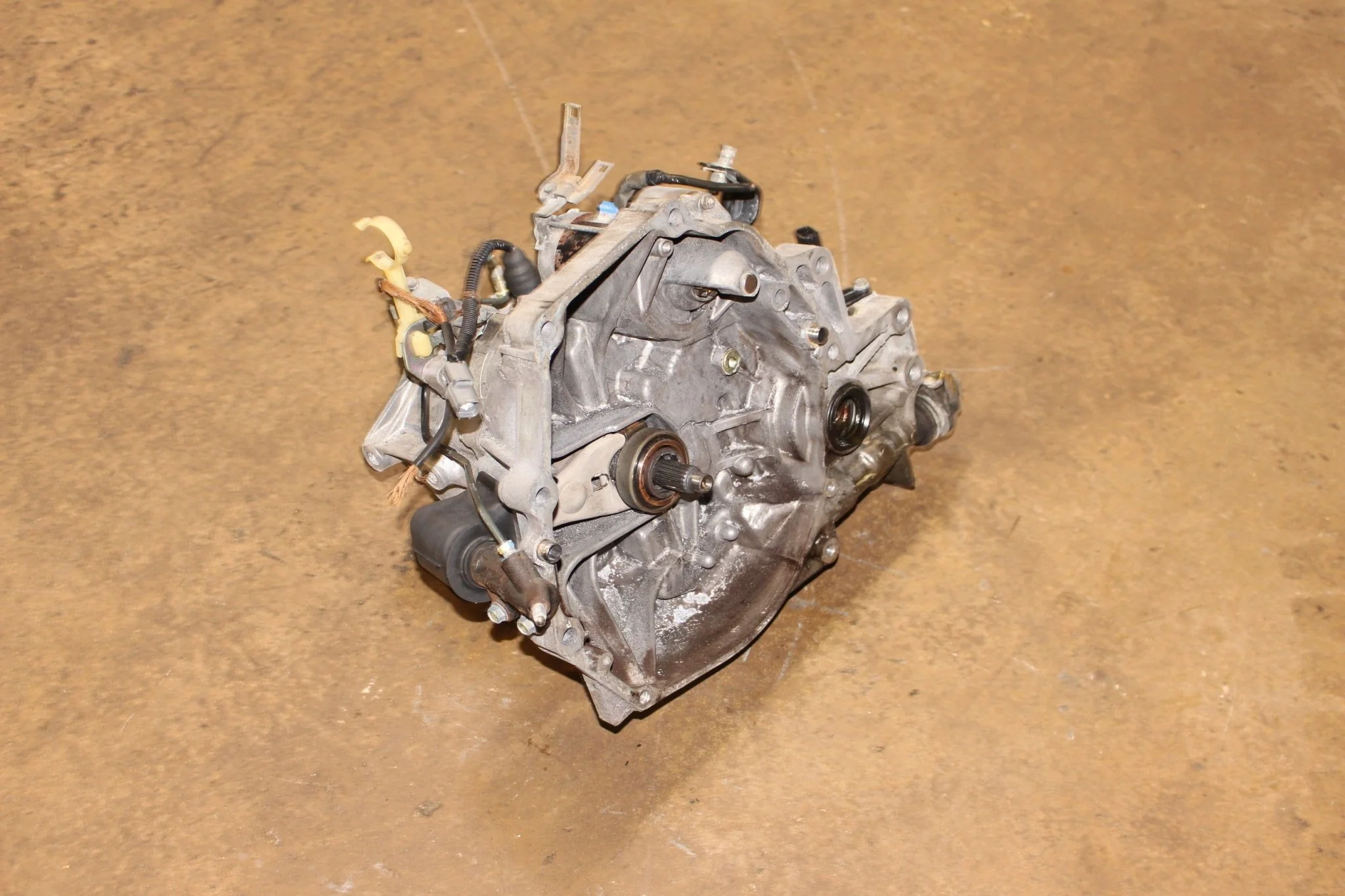 1992-2000 Honda Civic5 Speed Manual JDM Transmission D16 1.6L 4 Cylinders - Image 5